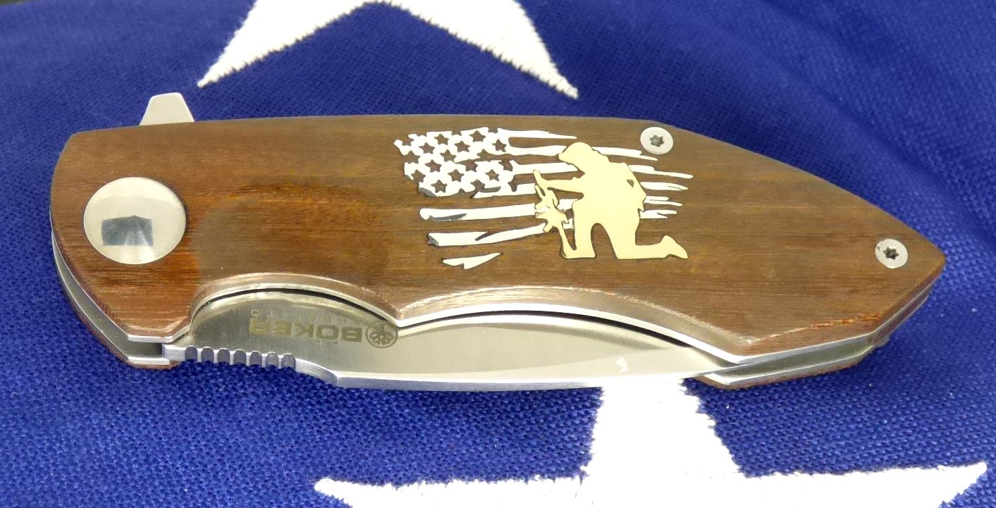 Boker Linerlock kneeling soldier